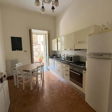 Historic Vomero With Secluded Patio Naples