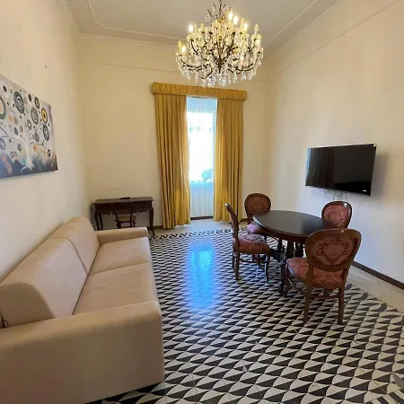 아파트 Historic Vomero With Secluded Patio 나폴리