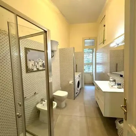 Historic Vomero With Secluded Patio Apartamento *