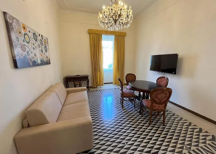 Apartamento Historic Vomero With Secluded Patio Nápoles