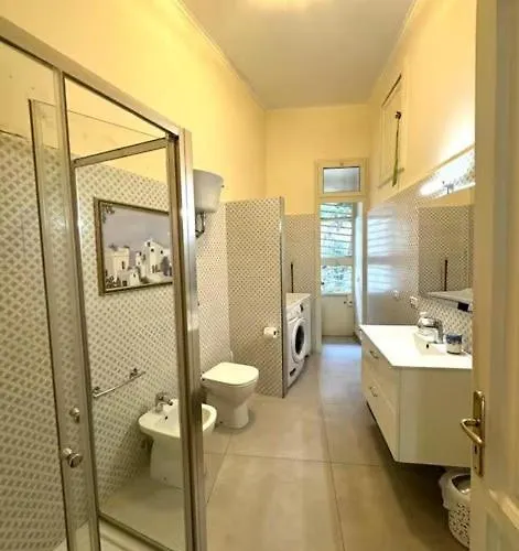 Historic Vomero With Secluded Patio Apartamento *